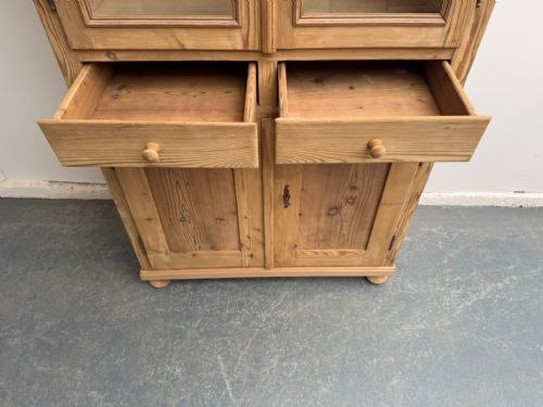 AN EARLY VICTORIAN ANTIQUE PINE 4 DOOR GLAZED DISPLAY CABINET TO WAX PAINT - ADDITIONAL PHOTO 4