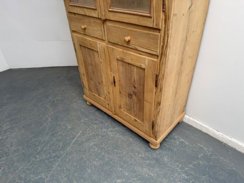 AN EARLY VICTORIAN ANTIQUE PINE 4 DOOR GLAZED DISPLAY CABINET TO WAX PAINT - ADDITIONAL PHOTO 5