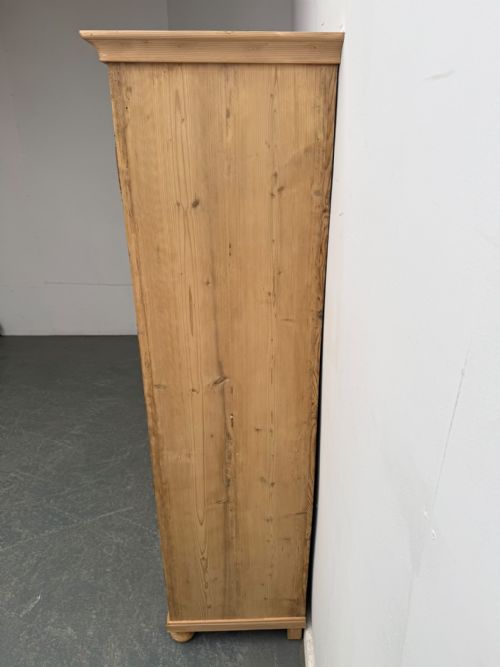 AN EARLY VICTORIAN ANTIQUE PINE 4 DOOR GLAZED DISPLAY CABINET TO WAX PAINT - ADDITIONAL PHOTO 6
