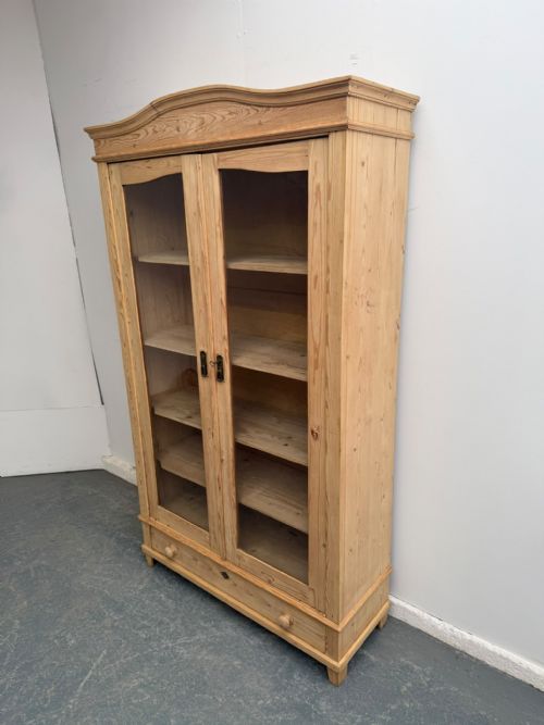 A FANTASTIC VICTORIAN ANTIQUE PINE 2 DOOR GLAZED BOOKCASE TO WAX PAINT
