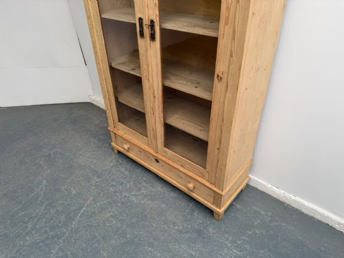 A FANTASTIC VICTORIAN ANTIQUE PINE 2 DOOR GLAZED BOOKCASE TO WAX PAINT - ADDITIONAL PHOTO 1