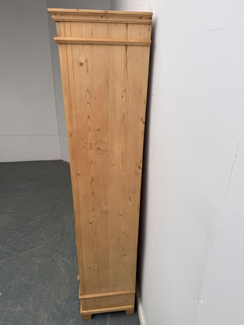 A FANTASTIC VICTORIAN ANTIQUE PINE 2 DOOR GLAZED BOOKCASE TO WAX PAINT - ADDITIONAL PHOTO 3