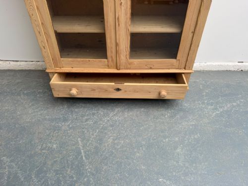 A FANTASTIC VICTORIAN ANTIQUE PINE 2 DOOR GLAZED BOOKCASE TO WAX PAINT - ADDITIONAL PHOTO 6