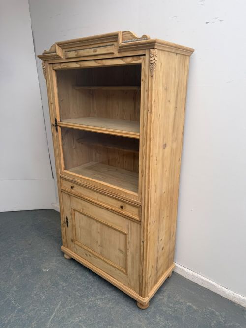 A QUALITY EARLY VICTORIAN ANTIQUE PINE 2 DOOR DISPLAY CABINET TO WAX PAINT