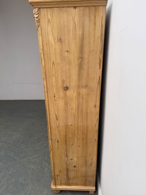A QUALITY EARLY VICTORIAN ANTIQUE PINE 2 DOOR DISPLAY CABINET TO WAX PAINT - ADDITIONAL PHOTO 8