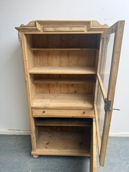 A QUALITY EARLY VICTORIAN ANTIQUE PINE 2 DOOR DISPLAY CABINET TO WAX PAINT - ADDITIONAL PHOTO 9