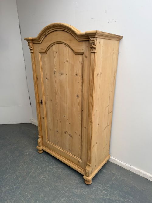 A MINT CLEAN VICTORIAN WIDE ANTIQUE PINE ARCHED STORAGE CUPBOARD TO WAXPAINT