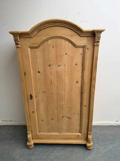 A MINT CLEAN VICTORIAN WIDE ANTIQUE PINE ARCHED STORAGE CUPBOARD TO WAXPAINT - ADDITIONAL PHOTO 1