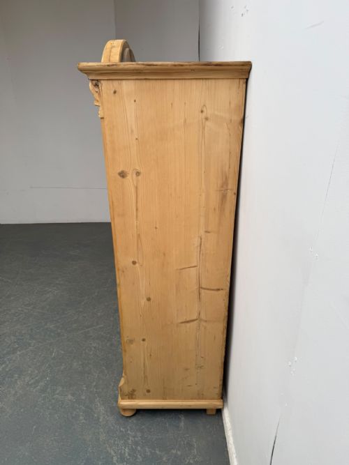 A MINT CLEAN VICTORIAN WIDE ANTIQUE PINE ARCHED STORAGE CUPBOARD TO WAXPAINT - ADDITIONAL PHOTO 3