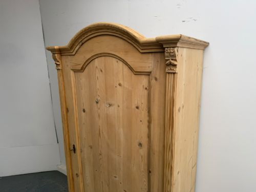 A MINT CLEAN VICTORIAN WIDE ANTIQUE PINE ARCHED STORAGE CUPBOARD TO WAXPAINT - ADDITIONAL PHOTO 4