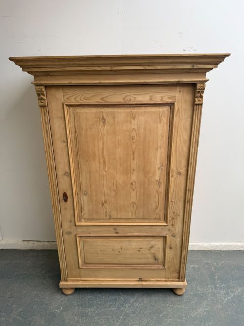 A QUALITY VICTORIAN ANTIQUE PINE 1 DOOR FIELDED STORAGE CUPBOARD TO WAXPAINT - ADDITIONAL PHOTO 3