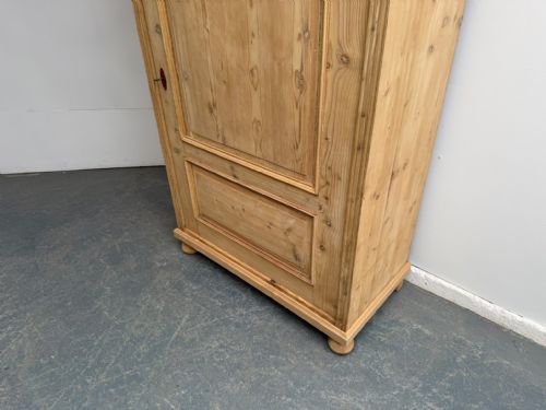 A QUALITY VICTORIAN ANTIQUE PINE 1 DOOR FIELDED STORAGE CUPBOARD TO WAXPAINT - ADDITIONAL PHOTO 1