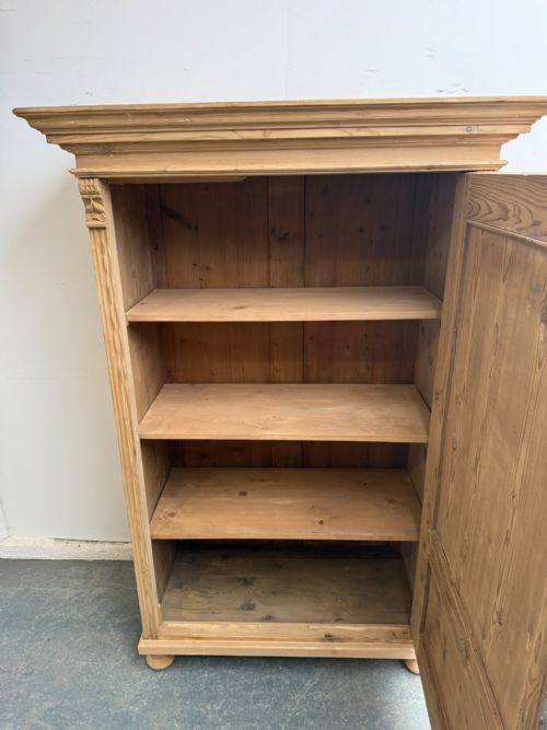 A QUALITY VICTORIAN ANTIQUE PINE 1 DOOR FIELDED STORAGE CUPBOARD TO WAXPAINT - ADDITIONAL PHOTO 8