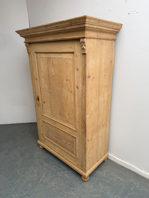 A LOVELY VICTORIAN ANTIQUE PINE 1 DOOR FIELDED STORAGE CUPBOARD TO WAXPAINT