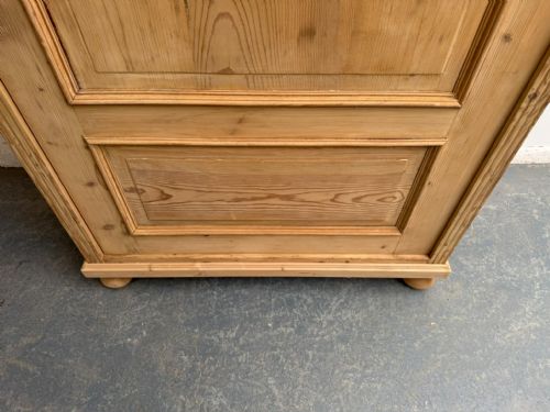 A LOVELY VICTORIAN ANTIQUE PINE 1 DOOR FIELDED STORAGE CUPBOARD TO WAXPAINT - ADDITIONAL PHOTO 1