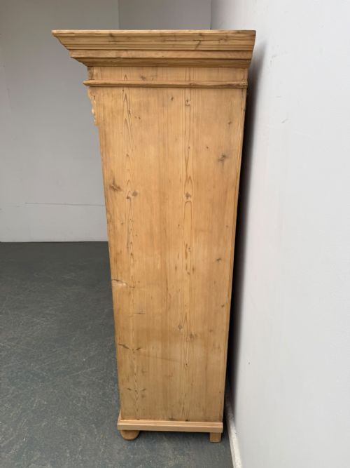 A LOVELY VICTORIAN ANTIQUE PINE 1 DOOR FIELDED STORAGE CUPBOARD TO WAXPAINT - ADDITIONAL PHOTO 3