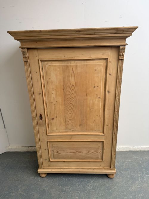 A LOVELY VICTORIAN ANTIQUE PINE 1 DOOR FIELDED STORAGE CUPBOARD TO WAXPAINT - ADDITIONAL PHOTO 4
