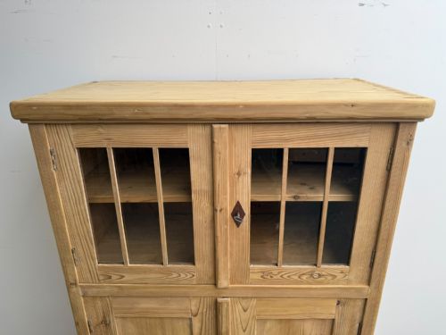 A FABULOUS VICTORIAN ANTIQUE PINE 4 DOOR GLAZED STORAGE CABINET TO WAXPAINT - ADDITIONAL PHOTO 7