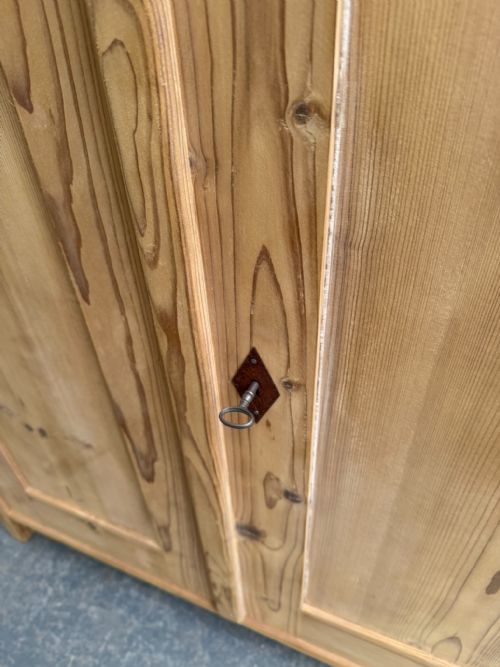 A FABULOUS VICTORIAN ANTIQUE PINE 4 DOOR GLAZED STORAGE CABINET TO WAXPAINT - ADDITIONAL PHOTO 2