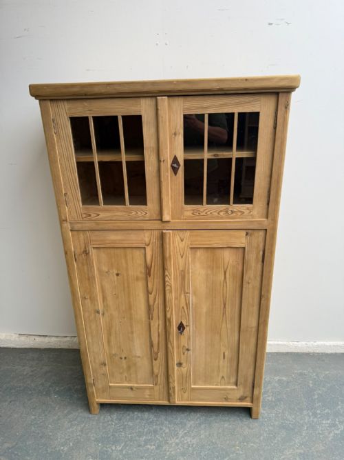 A FABULOUS VICTORIAN ANTIQUE PINE 4 DOOR GLAZED STORAGE CABINET TO WAXPAINT - ADDITIONAL PHOTO 5