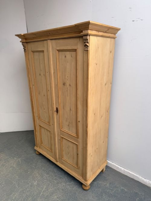 A FABULOUS VICTORIAN ANTIQUE PINE 2 DOOR 1 PIECE STORAGE CUPBOARD TO WAXPAINT