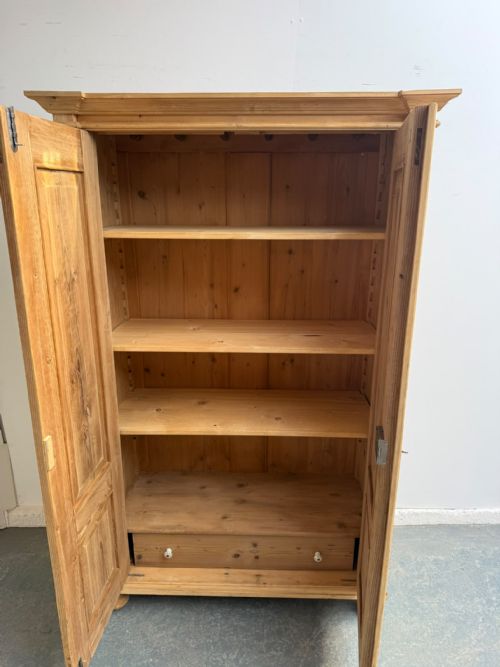A FABULOUS VICTORIAN ANTIQUE PINE 2 DOOR 1 PIECE STORAGE CUPBOARD TO WAXPAINT - ADDITIONAL PHOTO 5