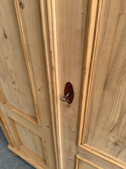 A FABULOUS VICTORIAN ANTIQUE PINE 2 DOOR 1 PIECE STORAGE CUPBOARD TO WAXPAINT - ADDITIONAL PHOTO 6
