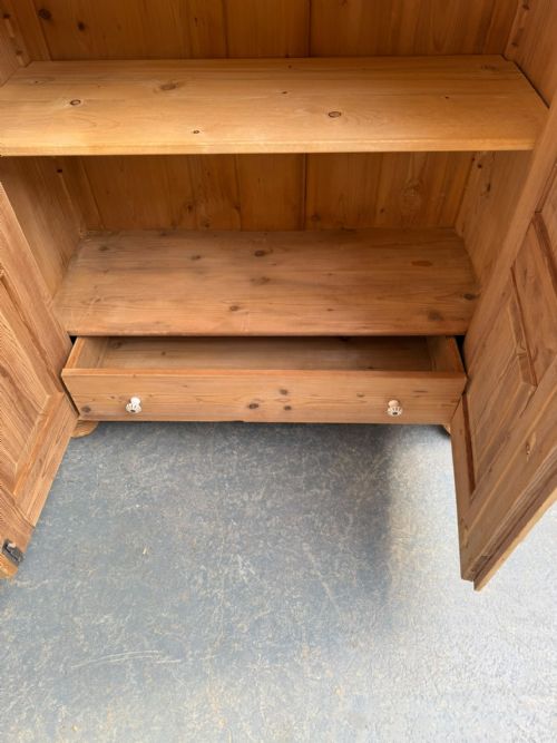 A FABULOUS VICTORIAN ANTIQUE PINE 2 DOOR 1 PIECE STORAGE CUPBOARD TO WAXPAINT - ADDITIONAL PHOTO 7