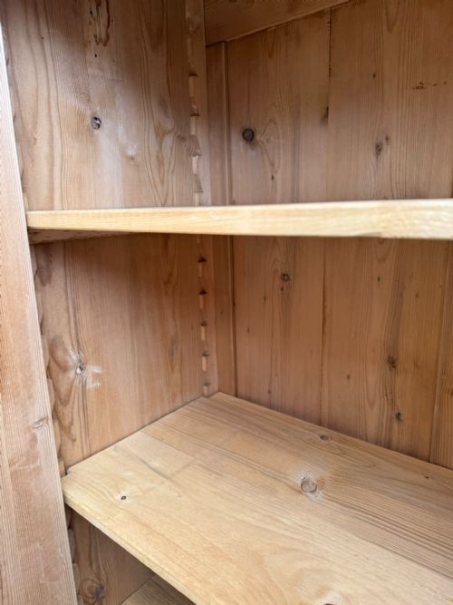 A FABULOUS VICTORIAN ANTIQUE PINE 2 DOOR 1 PIECE STORAGE CUPBOARD TO WAXPAINT - ADDITIONAL PHOTO 8