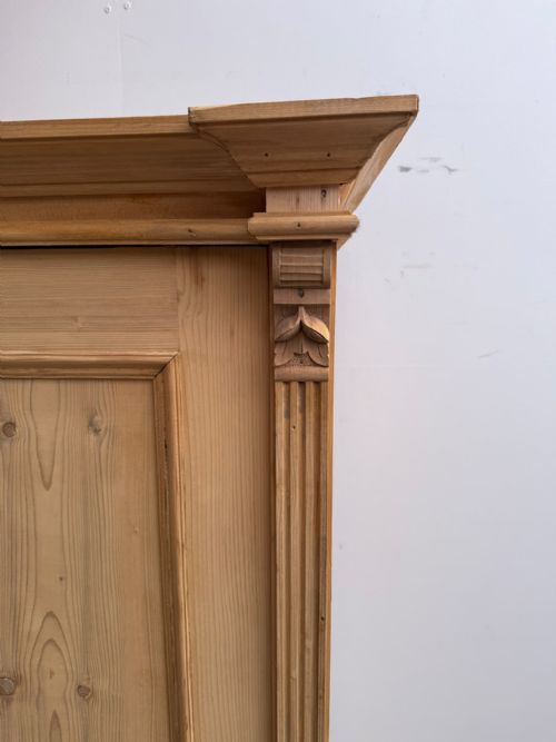 A FABULOUS VICTORIAN ANTIQUE PINE 2 DOOR 1 PIECE STORAGE CUPBOARD TO WAXPAINT - ADDITIONAL PHOTO 9