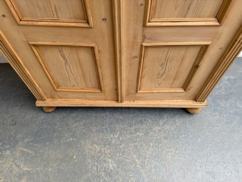 A FABULOUS VICTORIAN ANTIQUE PINE 2 DOOR 1 PIECE STORAGE CUPBOARD TO WAXPAINT - ADDITIONAL PHOTO 3