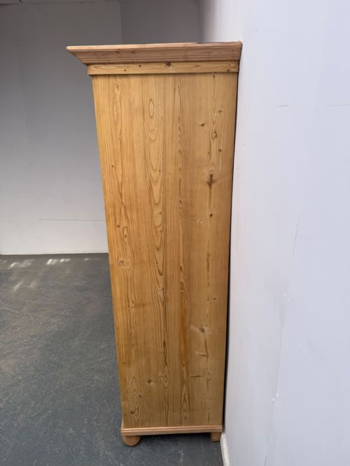 AN AMAZING VICTORIAN ANTIQUE PINE 4 DOOR 1 PIECE BEADED CUPBOARD TO WAXPAINT - ADDITIONAL PHOTO 5