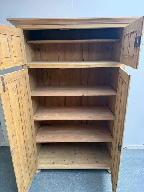 AN AMAZING VICTORIAN ANTIQUE PINE 4 DOOR 1 PIECE BEADED CUPBOARD TO WAXPAINT - ADDITIONAL PHOTO 7