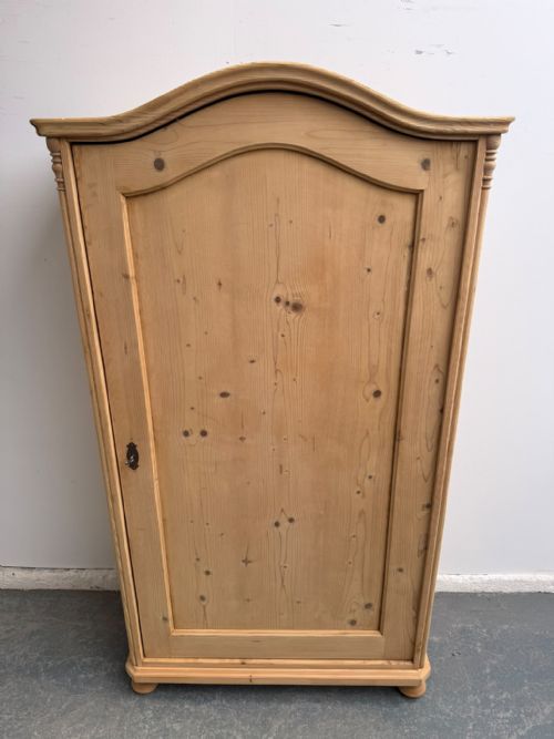A CLEAN SHALLOW ARCHED ANTIQUE OLD PINE VICTORIAN CUPBOARD TO WAXPAINT - ADDITIONAL PHOTO 5