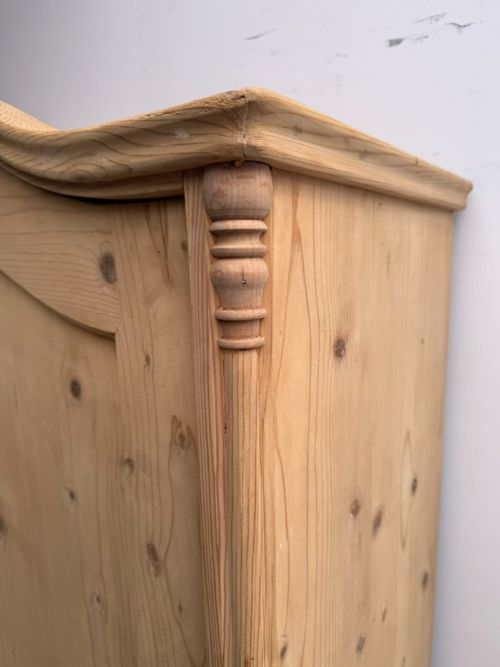 A CLEAN SHALLOW ARCHED ANTIQUE OLD PINE VICTORIAN CUPBOARD TO WAXPAINT - ADDITIONAL PHOTO 7