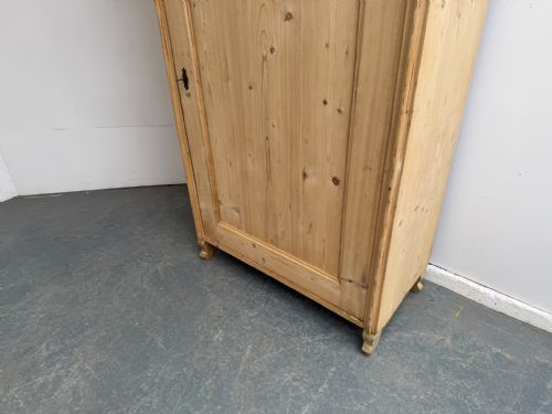 A SUPERB WIDE ARCHED ANTIQUE OLD PINE VICTORIAN CUPBOARD TO WAXPAINT - ADDITIONAL PHOTO 2