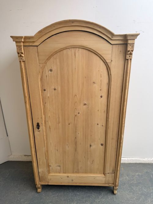 A SUPERB WIDE ARCHED ANTIQUE OLD PINE VICTORIAN CUPBOARD TO WAXPAINT - ADDITIONAL PHOTO 4