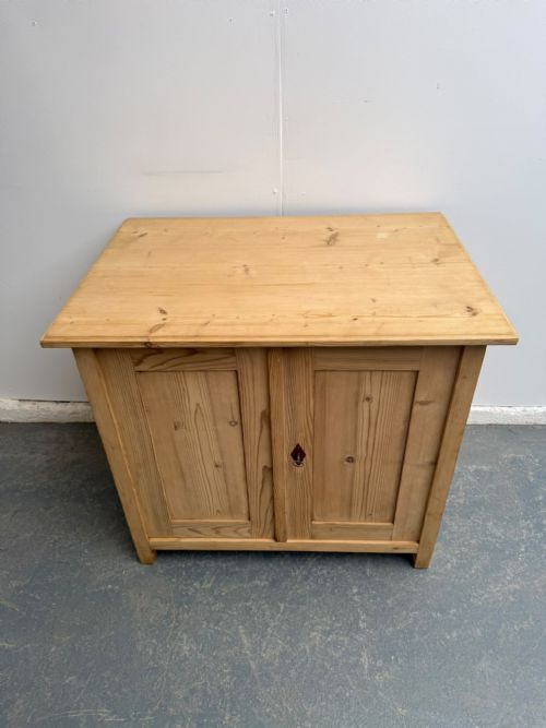 A MINT CLEAN ANTIQUE OLD PINE VICTORIAN LOW WIDE STORAGE CUPBOARD TO WAXPAINT - ADDITIONAL PHOTO 1