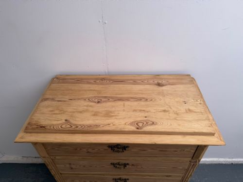 A SUPERB TALL NARROW ANTIQUE OLD PINE 5 DRAWER CHEST OF DRAWERS TO WAXPAINT - ADDITIONAL PHOTO 3