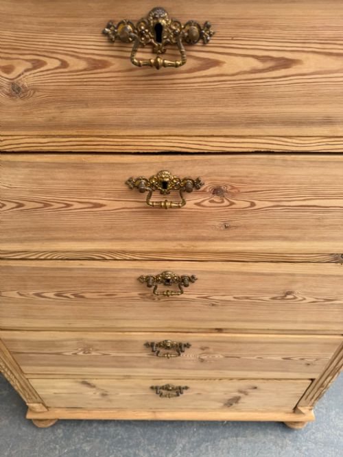 A SUPERB TALL NARROW ANTIQUE OLD PINE 5 DRAWER CHEST OF DRAWERS TO WAXPAINT - ADDITIONAL PHOTO 9
