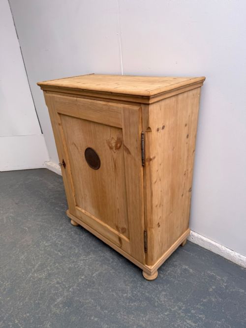 A CRACKING ANTIQUE OLD PINE VICTORIAN VENTED 1 DOOR CUPBOARD TO WAXPAINT