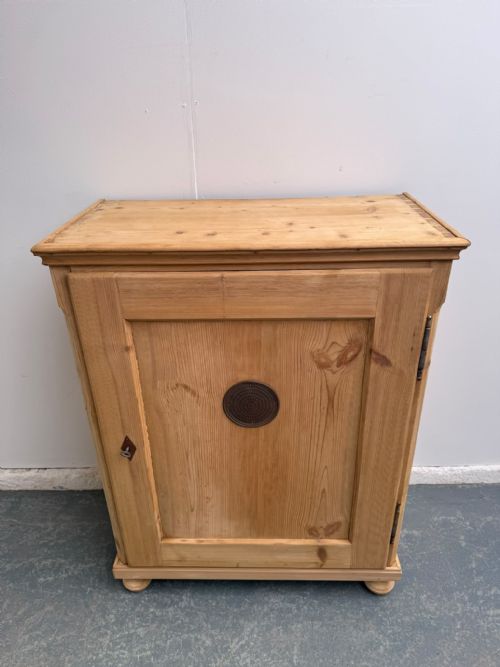 A CRACKING ANTIQUE OLD PINE VICTORIAN VENTED 1 DOOR CUPBOARD TO WAXPAINT - ADDITIONAL PHOTO 1