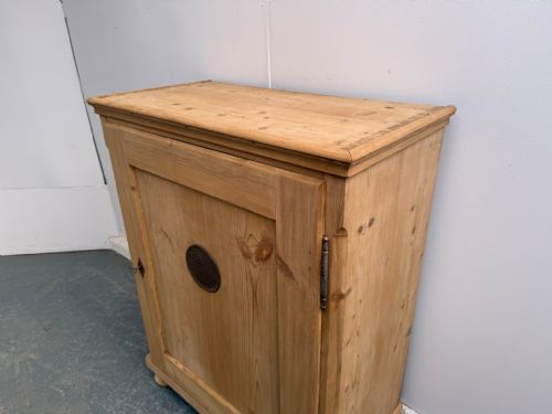 A CRACKING ANTIQUE OLD PINE VICTORIAN VENTED 1 DOOR CUPBOARD TO WAXPAINT - ADDITIONAL PHOTO 2