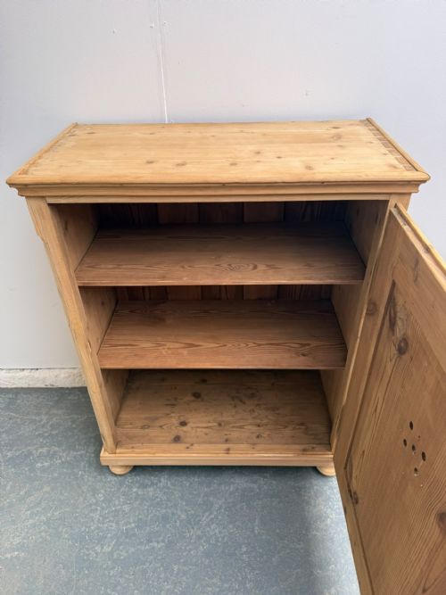 A CRACKING ANTIQUE OLD PINE VICTORIAN VENTED 1 DOOR CUPBOARD TO WAXPAINT - ADDITIONAL PHOTO 5