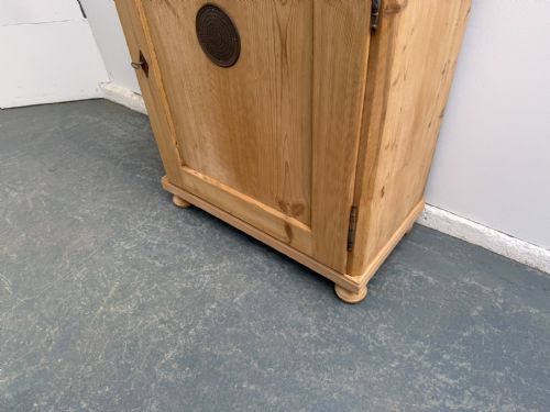 A CRACKING ANTIQUE OLD PINE VICTORIAN VENTED 1 DOOR CUPBOARD TO WAXPAINT - ADDITIONAL PHOTO 8