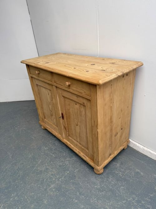 A SUPERB VICTORIAN ANTIQUE PINE 2 DOOR 2 DRAWER DRESSER BASE TO WAX PAINT
