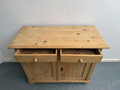 A SUPERB VICTORIAN ANTIQUE PINE 2 DOOR 2 DRAWER DRESSER BASE TO WAX PAINT - ADDITIONAL PHOTO 6