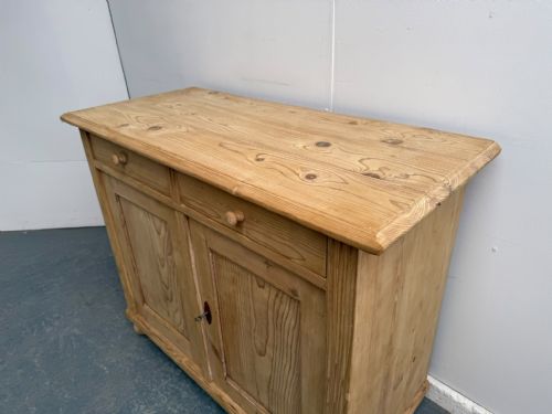 A SUPERB VICTORIAN ANTIQUE PINE 2 DOOR 2 DRAWER DRESSER BASE TO WAX PAINT - ADDITIONAL PHOTO 8