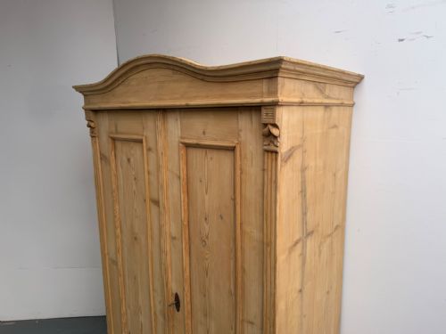 A FABULOUS VICTORIAN ANTIQUE PINE 2 DOOR ARCHED STORAGE CUPBOARD TO WAXPAINT - ADDITIONAL PHOTO 1