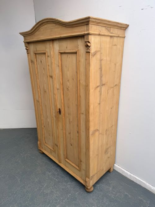 A FABULOUS VICTORIAN ANTIQUE PINE 2 DOOR ARCHED STORAGE CUPBOARD TO WAXPAINT